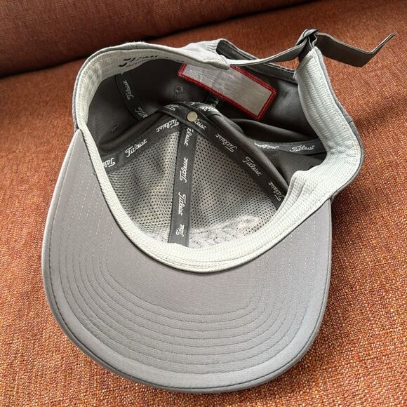 Titleist Golf Pro V1 FJ embroidered adjustable gray hat - Picture 8 of 9